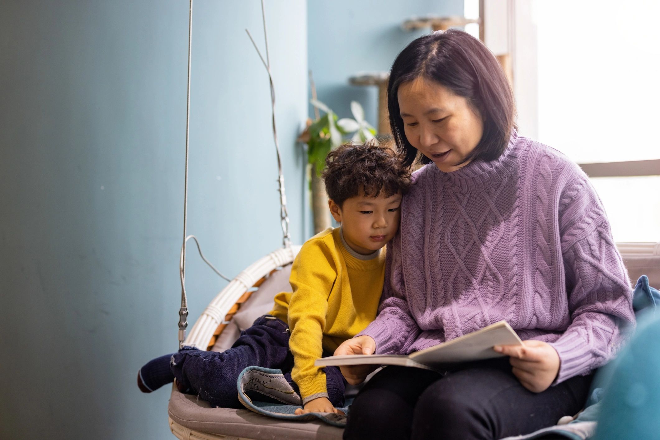 Parent reading with child on a sofa